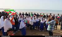 در نخستین روز از دهه مبارک فجر، زنگ انقلاب در قالب برنامه‌ای نمادین و ابتکاری، در جوار آب‌های نیلگون خلیج فارس و در بندر ساحلی لاور به صدا درآمد